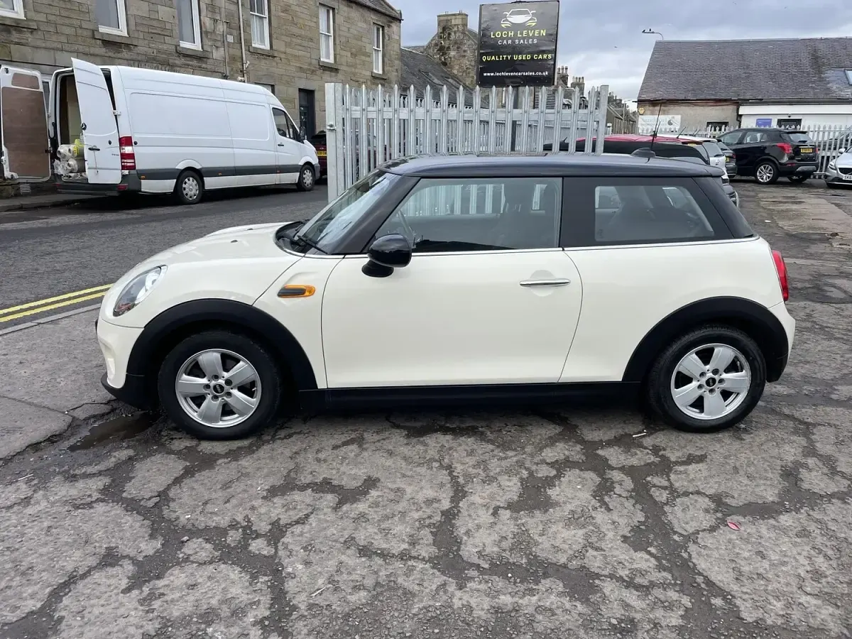 Used Mini Cooper Hatch 136 HP (100 kW) 2015 White Hatchback