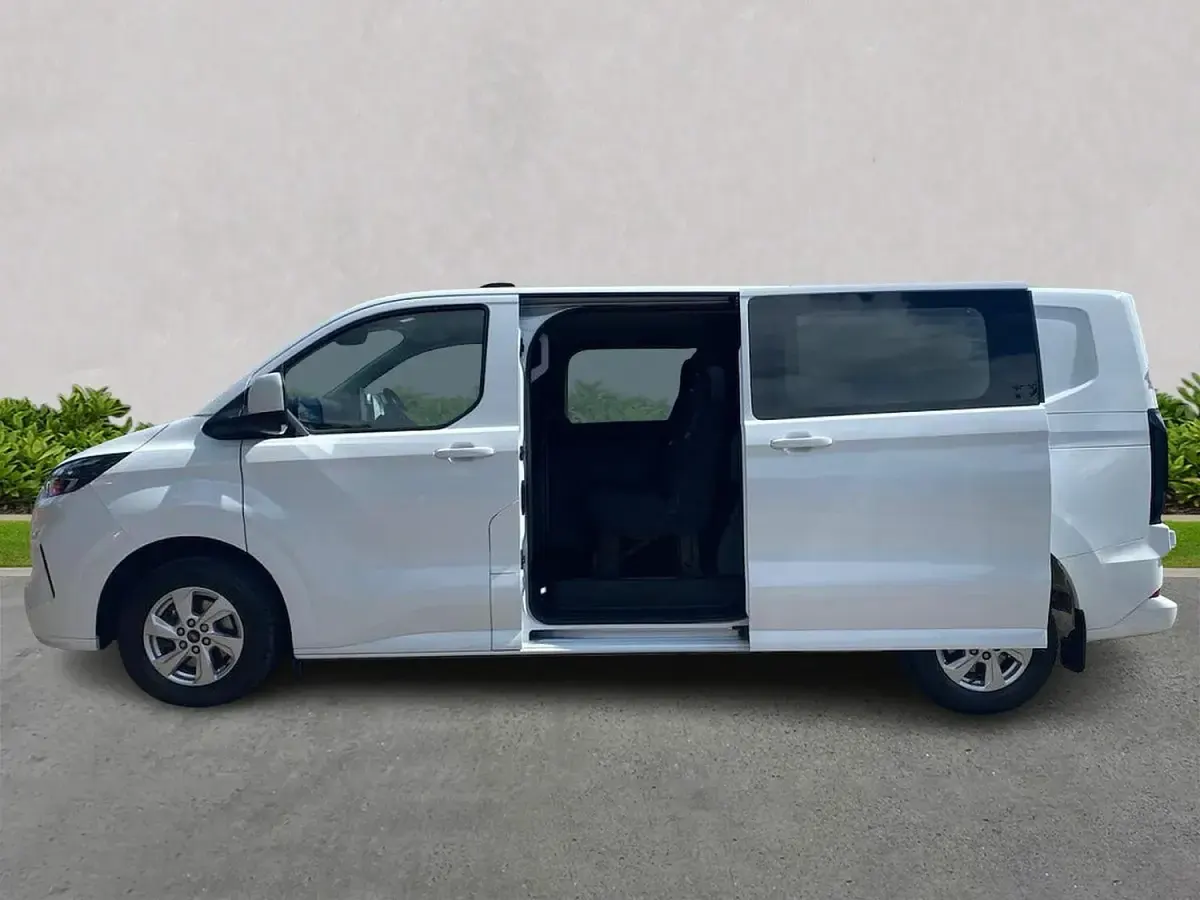 Used Ford Transit Custom Limited 136 HP (100 kW) 2025 White Van
