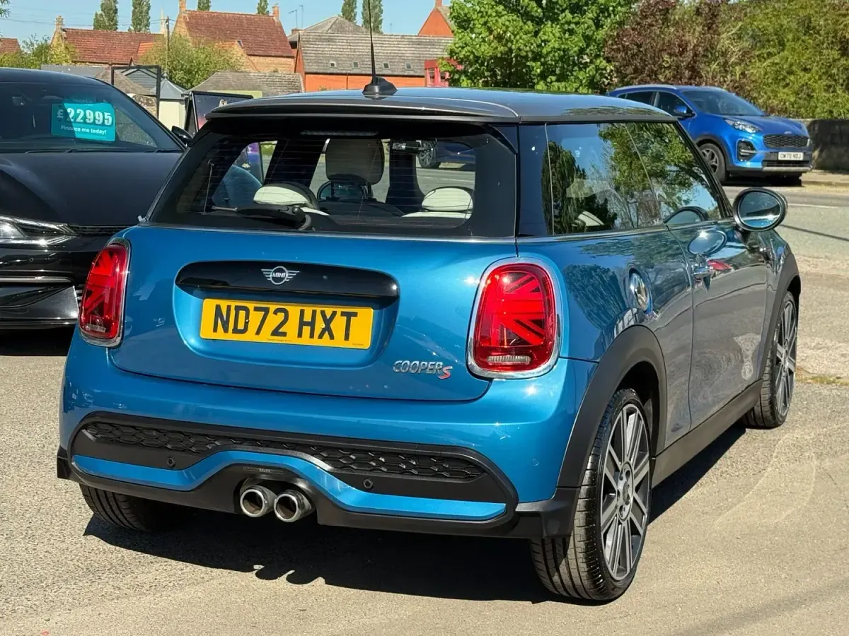 Usado Mini Cooper S Exclusive 2022 Azul Utilitario