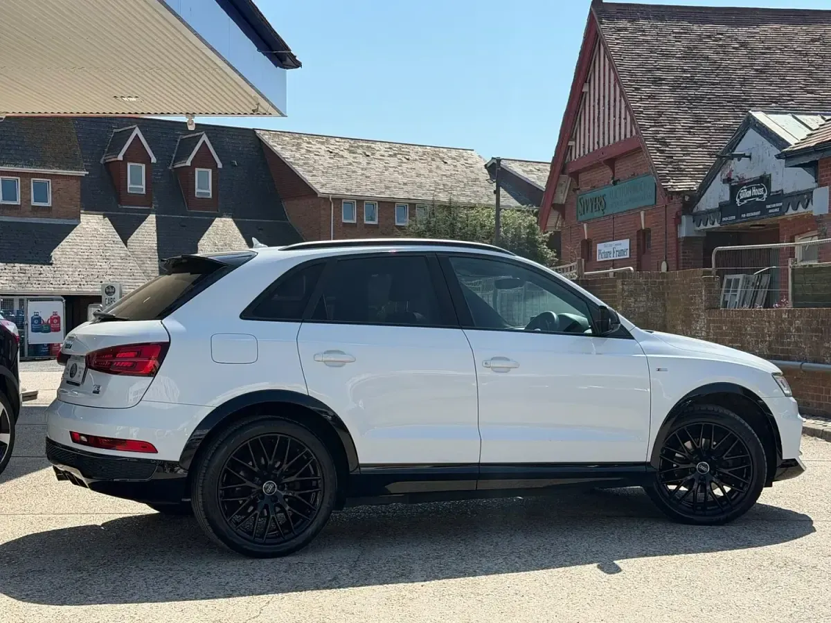 Used Audi Q3 Black Edition 180 HP (132 kW) 2017 White SUV