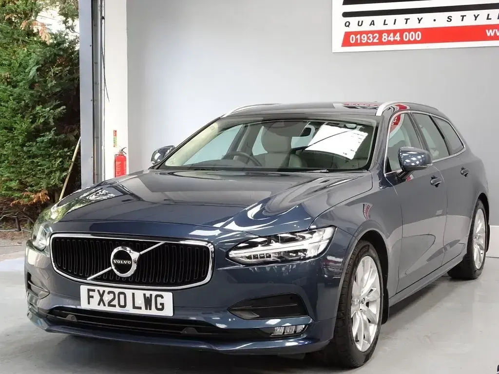 Used Volvo V90 Momentum 190 HP (139 kW) 2020 Blue Estate