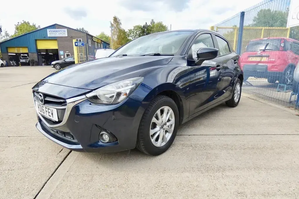 Used Mazda 2 105 HP (77 kW) 2016 Blue Hatchback