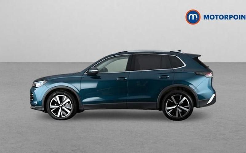 Used VW Tiguan Elegance 150 HP (110 kW) 2025 Blue SUV