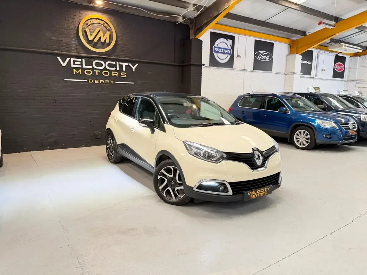 Used Renault Captur Dynamique 90 HP (66 kW) 2013 Cream/black SUV