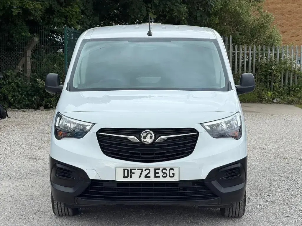 Used Vauxhall Combo 100 HP (73 kW) 2022 White MPV