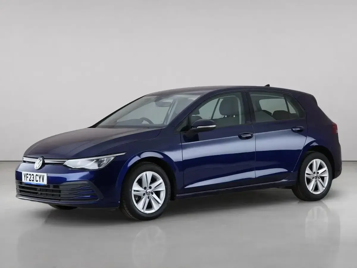 Used VW Golf VIII Life 131 HP (96 kW) 2023 Blue Hatchback