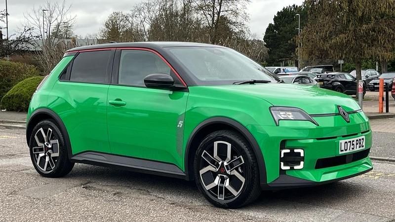 New Renault R5 Komfort 110 kW (150 HP) 2025 Twotone metallic  pop green with black roof + red roof line  Hatchback