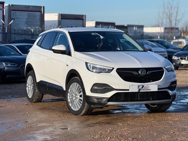 Used Vauxhall Grandland X Sport 120 HP (88 kW) 2018 White SUV