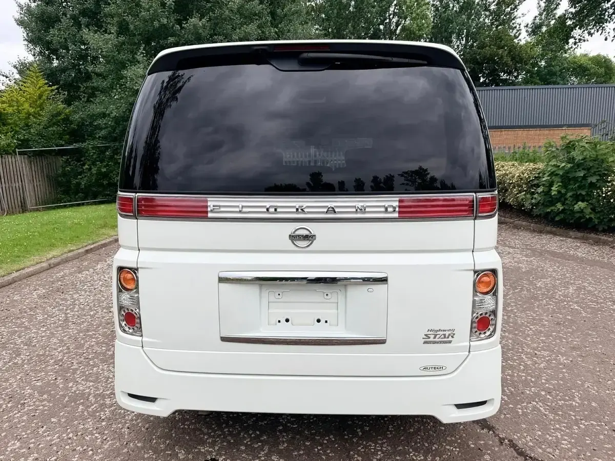 Used Nissan Elgrand 2007 Pearl white MPV