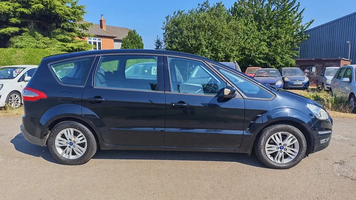 Used Ford S-MAX Zetec 140 HP (102 kW) 2010 Black MPV