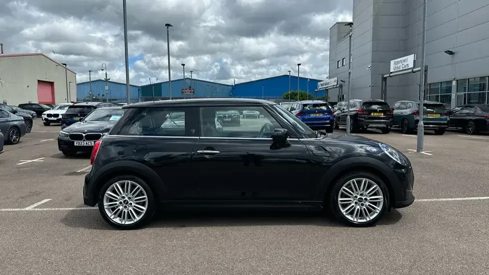 Used Mini Cooper Exclusive 134 HP (98 kW) 2023 Black Hatchback