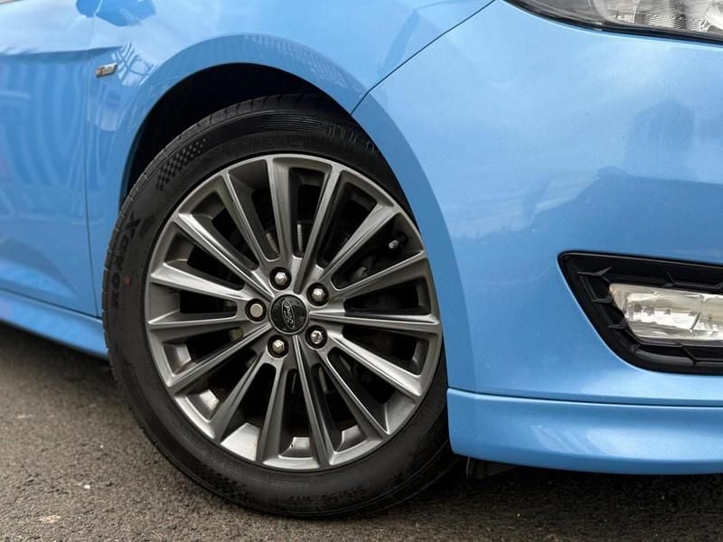 Used Ford Focus ST-Line 125 HP (91 kW) 2017 Blue Hatchback