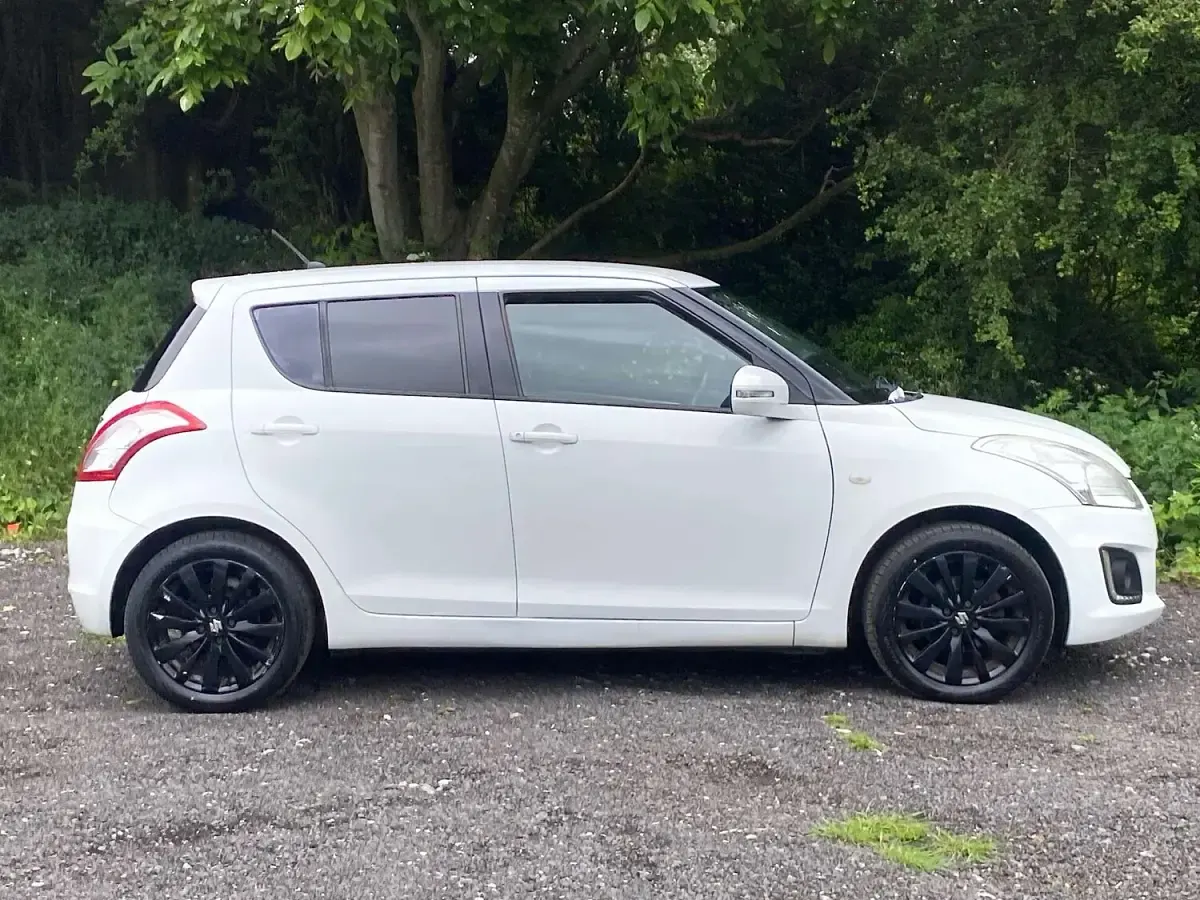 Used Suzuki Swift SZ4 2013 White Hatchback