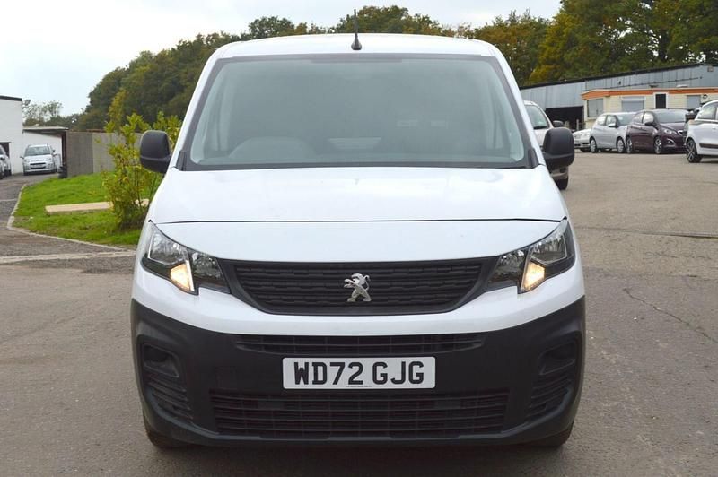 Used Peugeot Partner Premium 131 HP (96 kW) 2023 White MPV