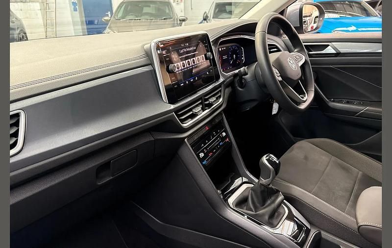 Used VW T-Roc Style 150 HP (110 kW) 2025 Silver SUV