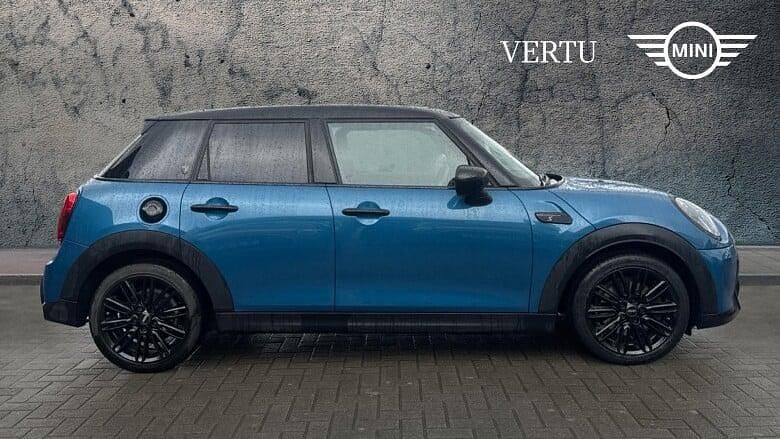 Begagnad Mini Cooper S Exclusive 178 HK (130 kW) 2022 Blå Halvkombi