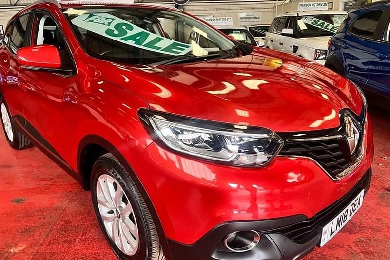 Red Used 2018 Renault Kadjar Dynamique SUV | £7,995 (Fair price) - Image 1/1