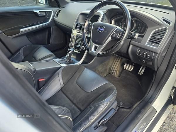 Used Volvo XC60 R-Design 181 HP (133 kW) 2015 White SUV