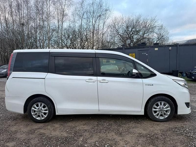 Begagnad Toyota Noah 2026 Vit Minibuss