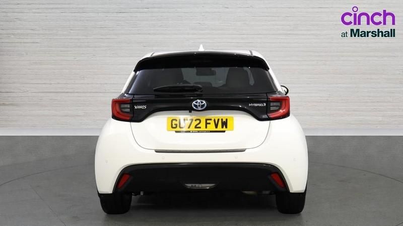 Used Toyota Yaris Hybrid 116 HP (85 kW) 2022 Pure white (solid paint)