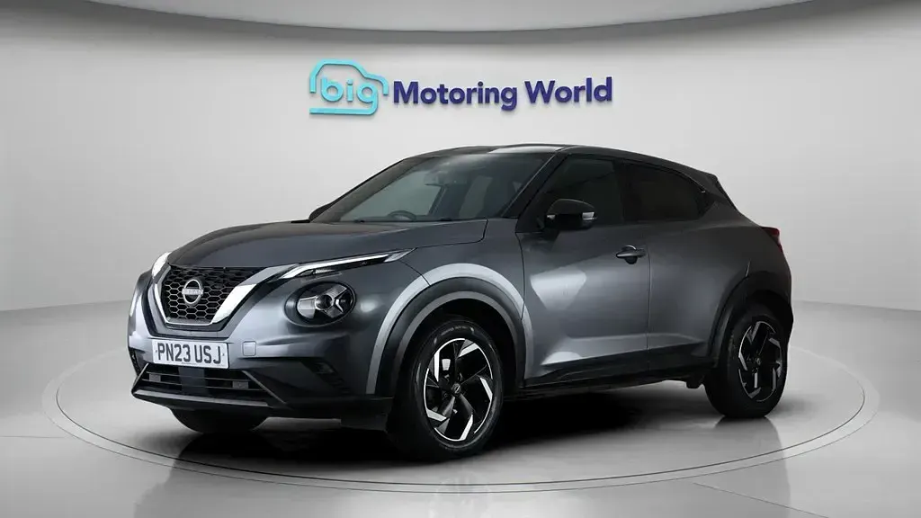 Usado Nissan Juke N-Connecta 114 HP (83 kW) 2023 Cinzento SUV