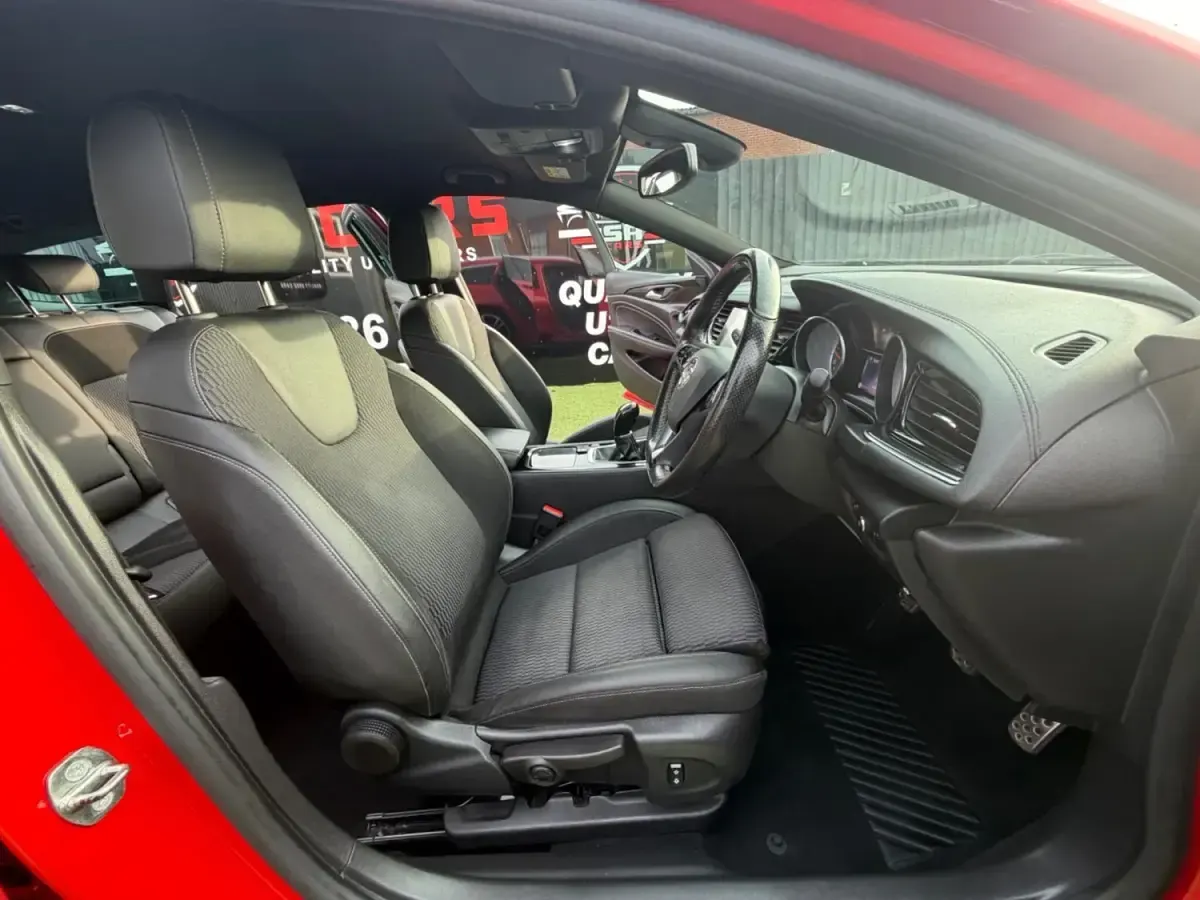 Second-hand Vauxhall Insignia SRi 170 CP (125 kW) 2017 Roșu Break