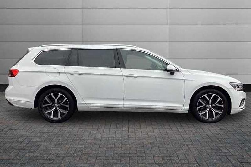 Used VW Passat SEL 150 HP (110 kW) 2020 White Estate