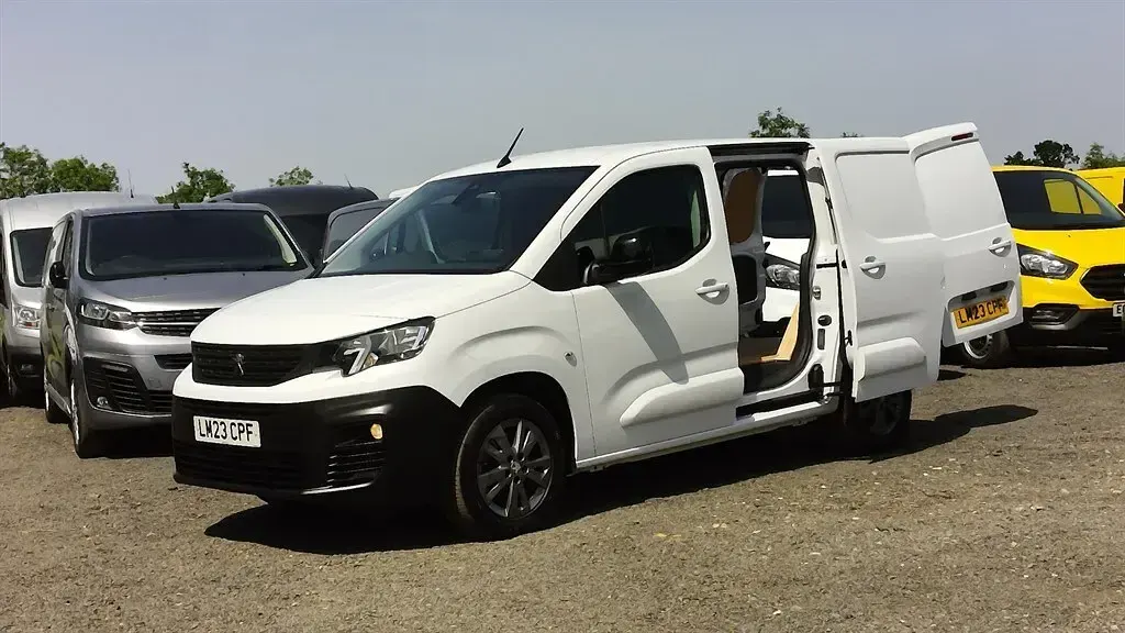 Used Peugeot Partner Premium 131 HP (96 kW) 2023 White MPV