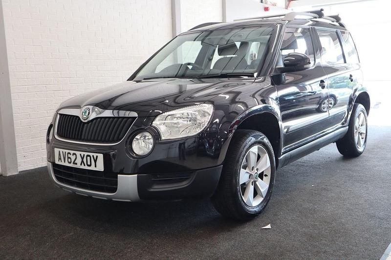 Black Used 2012 Skoda Yeti SUV | £4,500 (Fair price) - Image 1/4