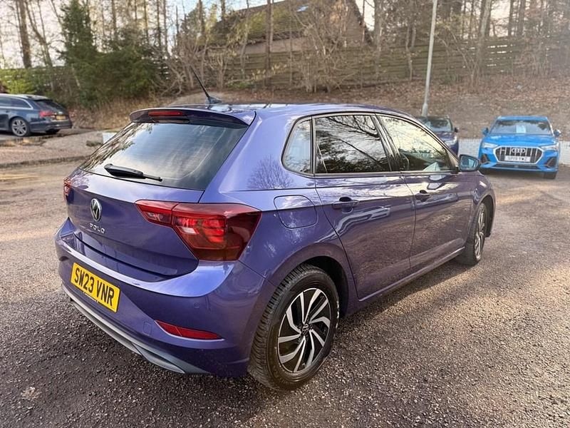Begagnad VW Polo Life 2023 Lila Halvkombi