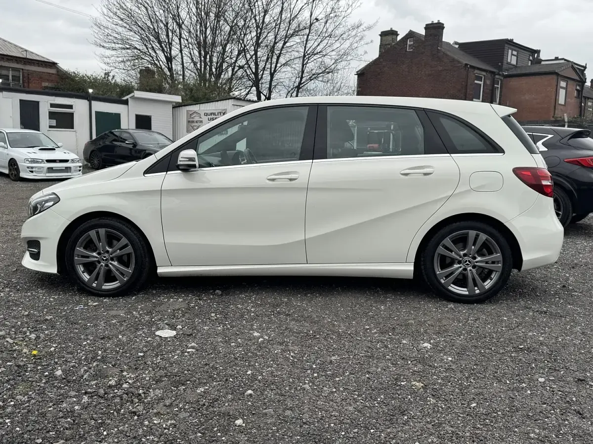 Used Mercedes B200 Exclusive 156 HP (114 kW) 2018 White MPV