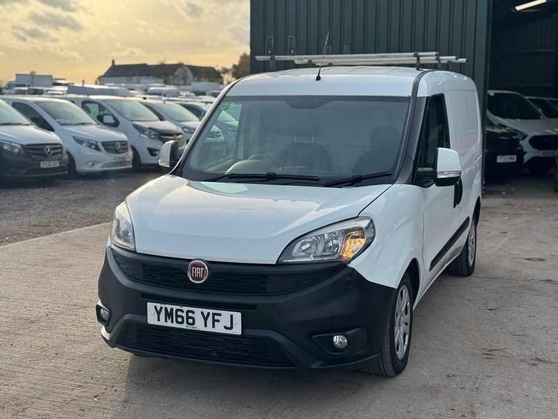 Used Fiat Doblò 90 HP (66 kW) 2017 White MPV