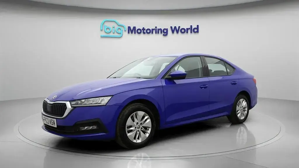 Begagnad Skoda Octavia SE 110 HK (80 kW) 2023 Blå Halvkombi
