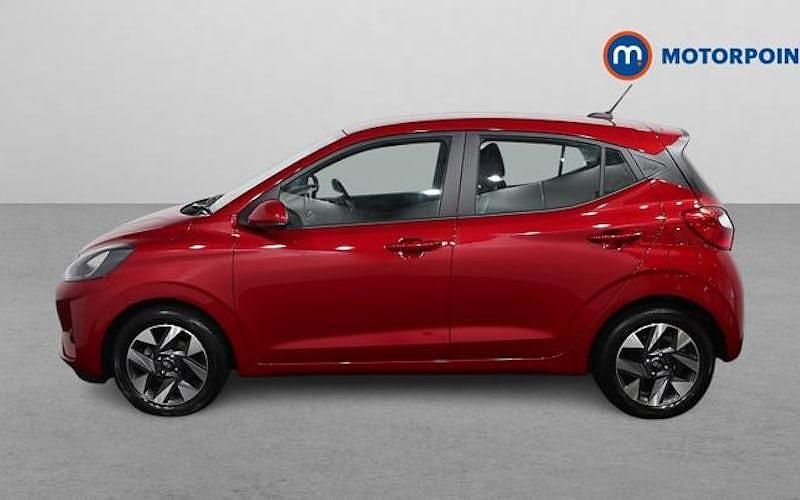 Used Hyundai i10 Advanced 79 HP (58 kW) 2025 Red Hatchback