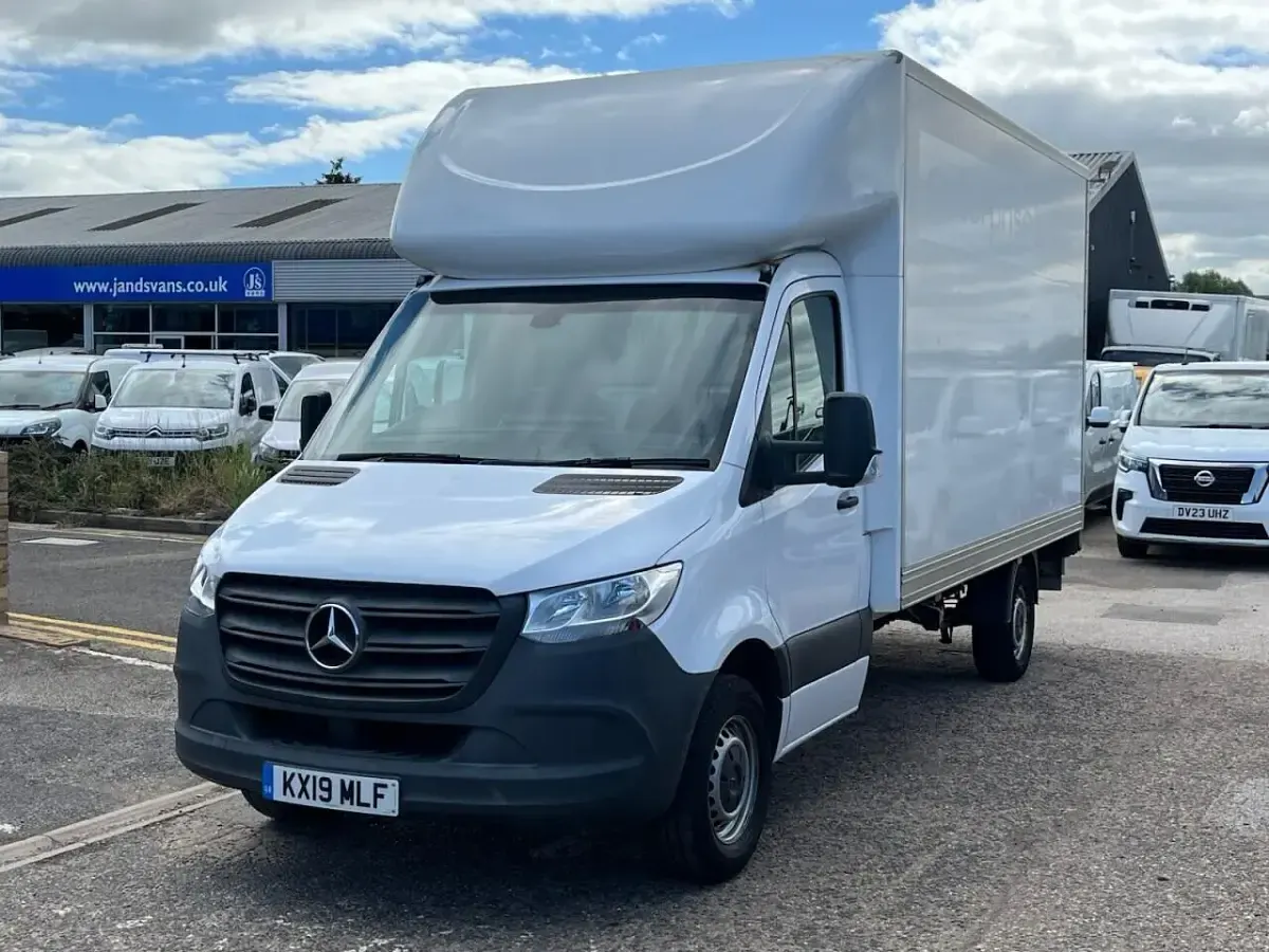 Used Mercedes Sprinter 143 HP (105 kW) 2019 White Van