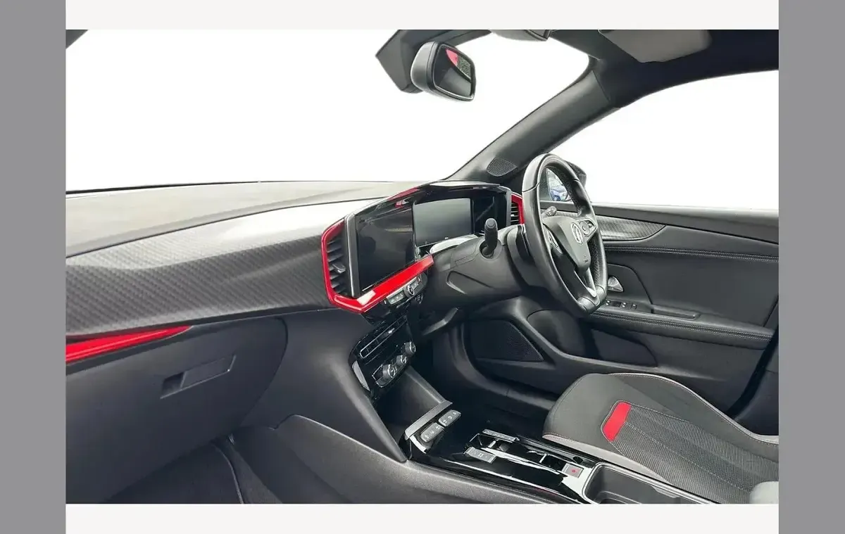 Used Vauxhall Mokka SRi 130 HP (95 kW) 2022 White SUV