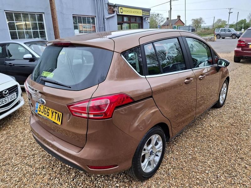 Usado Ford B-MAX Zetec 105 HP (77 kW) 2016 Dourado Monovolume
