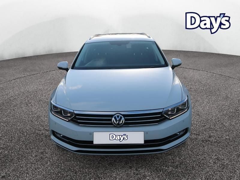 Used VW Passat Business 150 HP (110 kW) 2019 White Estate