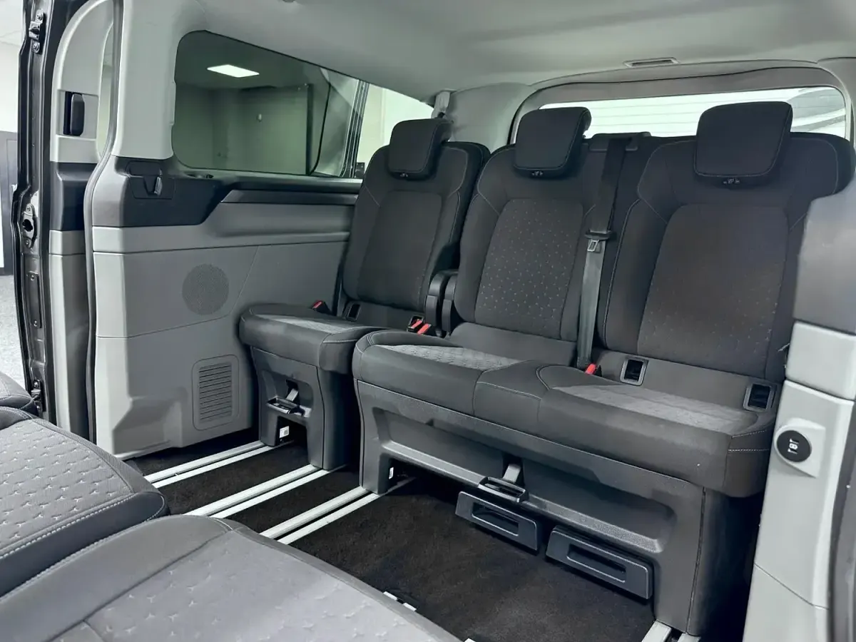 Used Ford Tourneo Titanium 170 HP (125 kW) 2025 Grey MPV