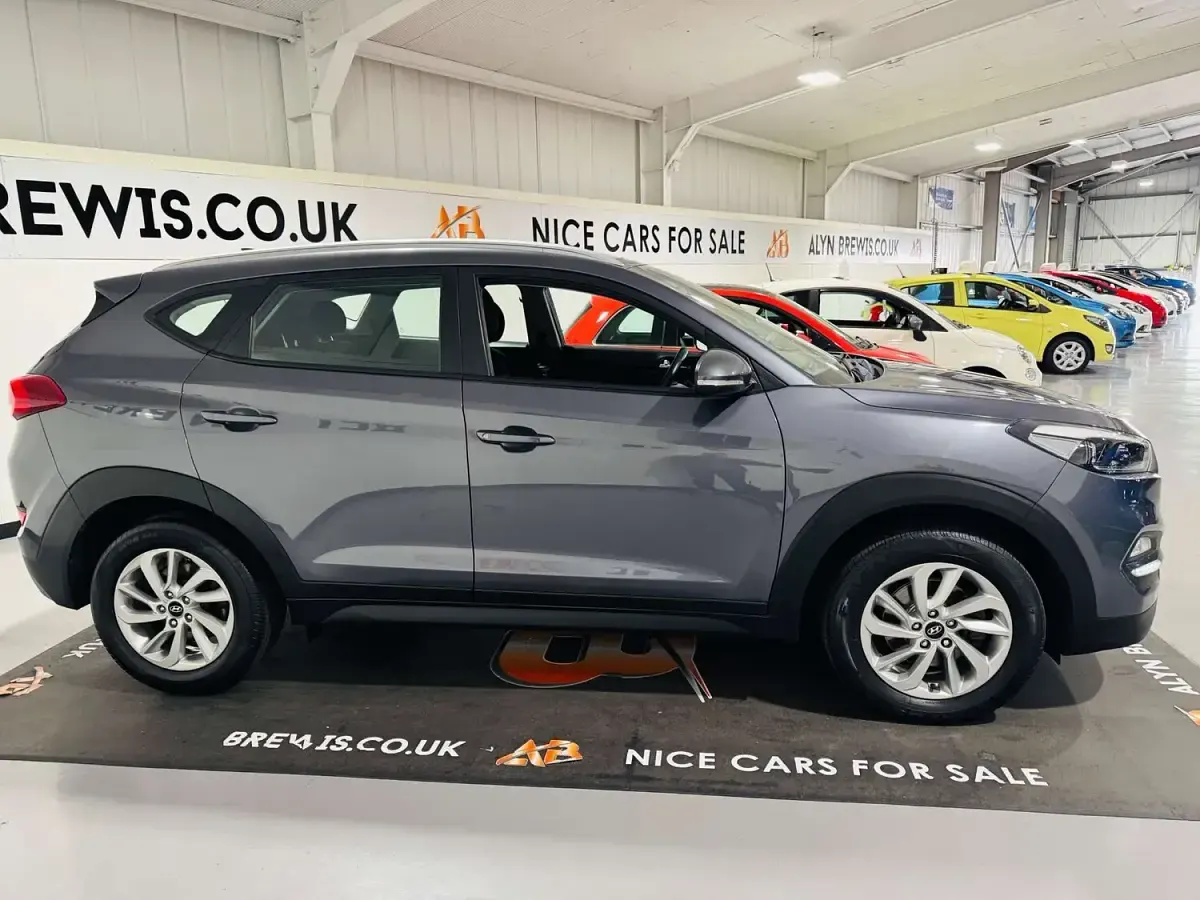 Used Hyundai Tucson SE 177 HP (130 kW) 2018 Grey SUV