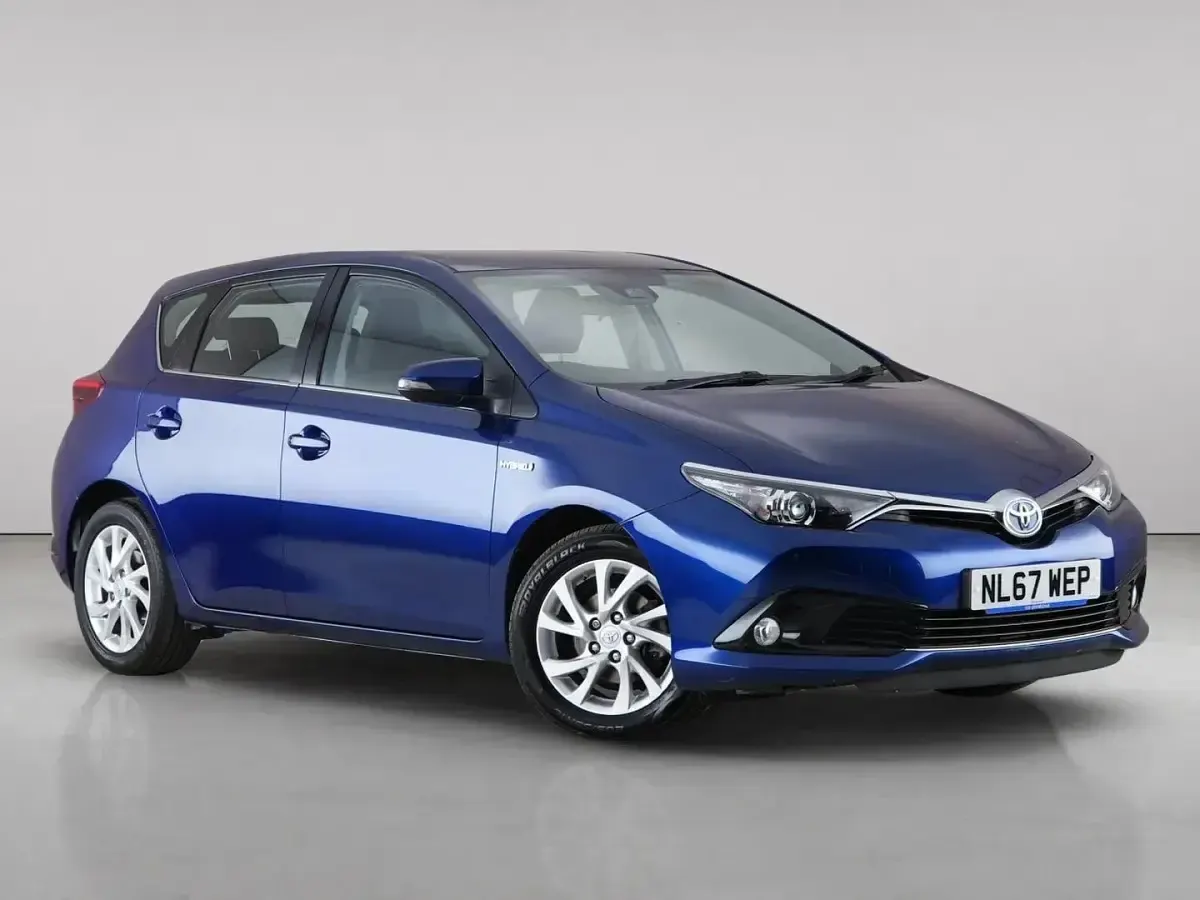 Used Toyota Auris Hybrid Business Edition 136 HP (100 kW) 2017 Hatchback