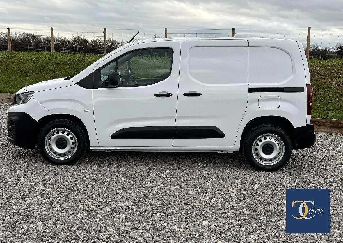 Used Peugeot Partner Premium 2023 White MPV