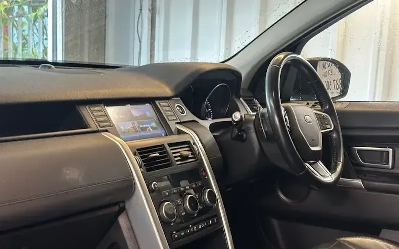 Used Land Rover Discovery 5 SE 179 HP (131 kW) 2019 SUV