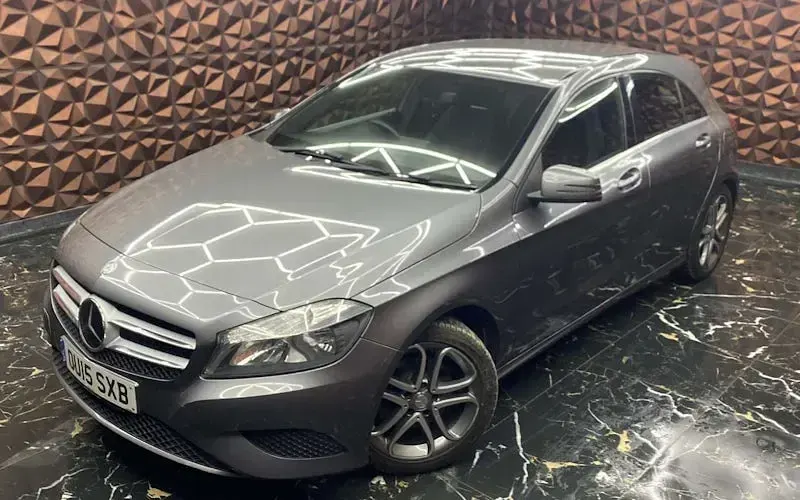 Usado Mercedes A200 136 HP (100 kW) 2015 Cinzento Citadino