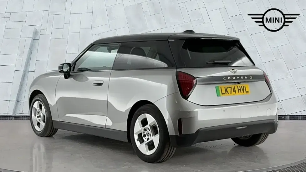 Używany Mini Cooper SE Hatch 158 kW (215 KM) 2024 Srebrny Hatchback