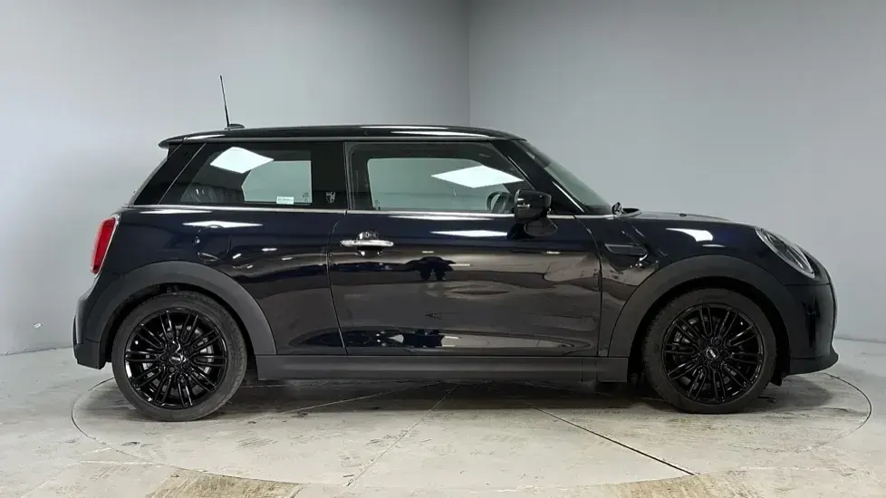 Używany Mini Cooper Exclusive 134 KM (98 kW) 2022 Czarny Hatchback