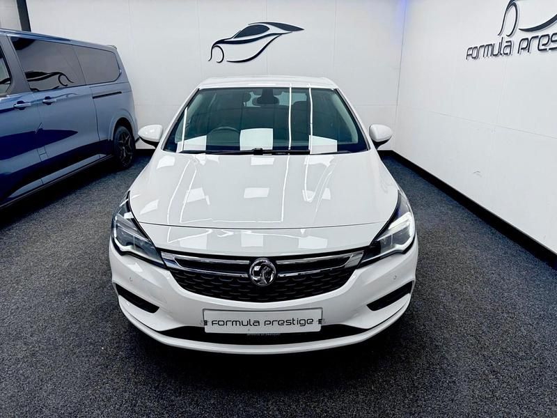 Used Vauxhall Astra Elite 136 HP (100 kW) 2017 White Hatchback