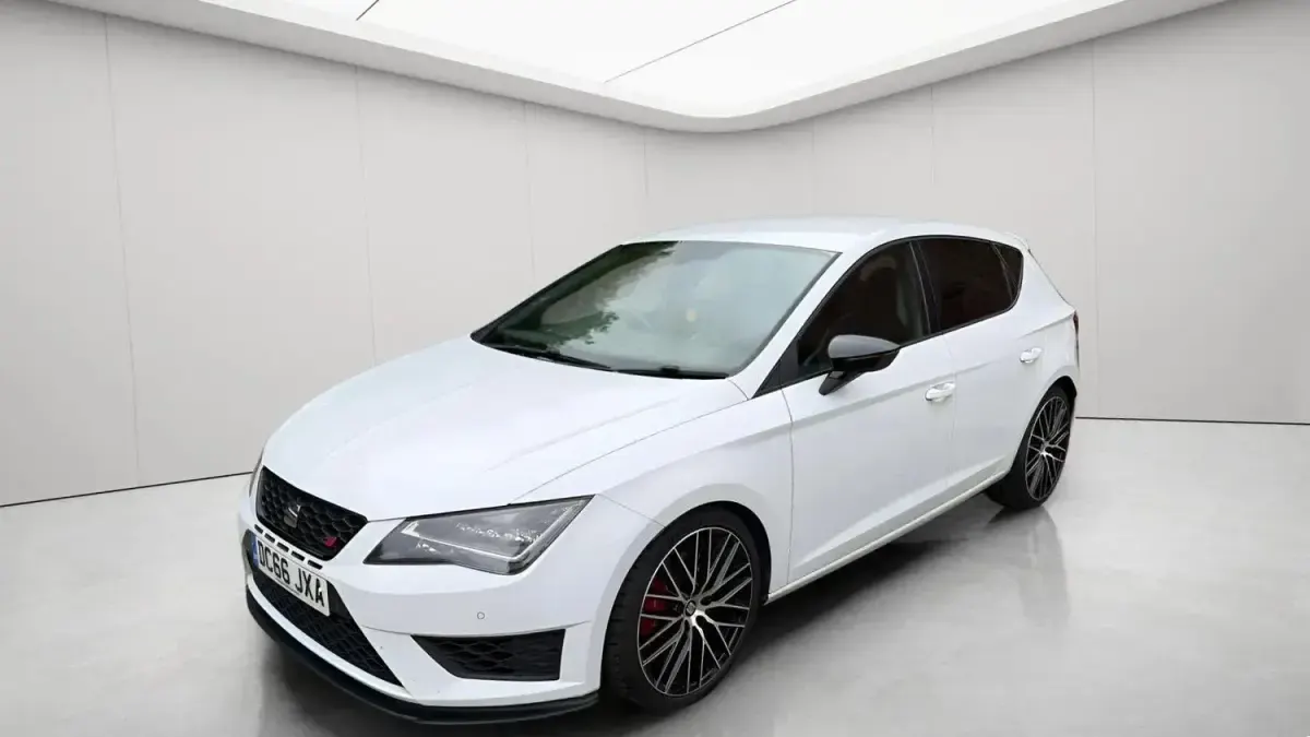 Używany Seat Leon CUPRA 290 KM (213 kW) 2016 Biały Hatchback