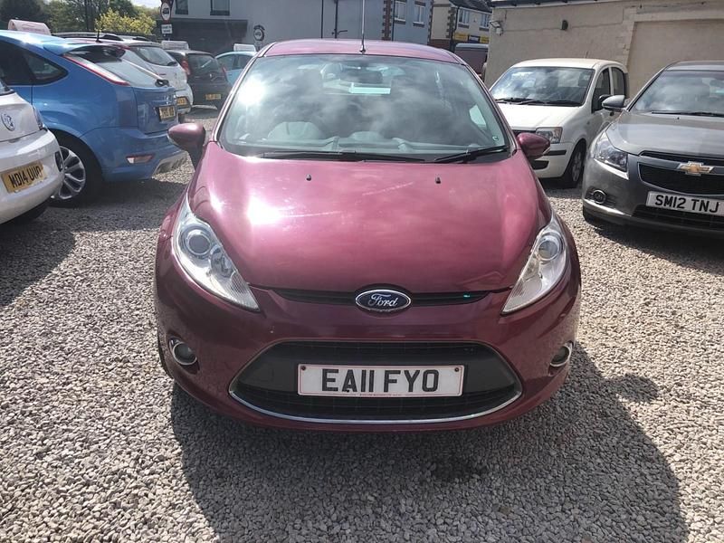 Used Ford Fiesta Zetec 96 HP (70 kW) 2011 Red Hatchback