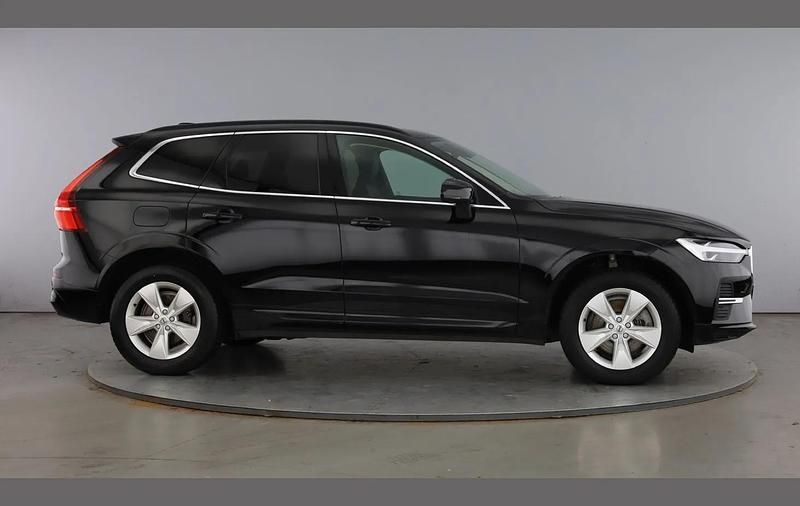 Usado Volvo XC60 Momentum 247 HP (181 kW) 2022 Preto SUV